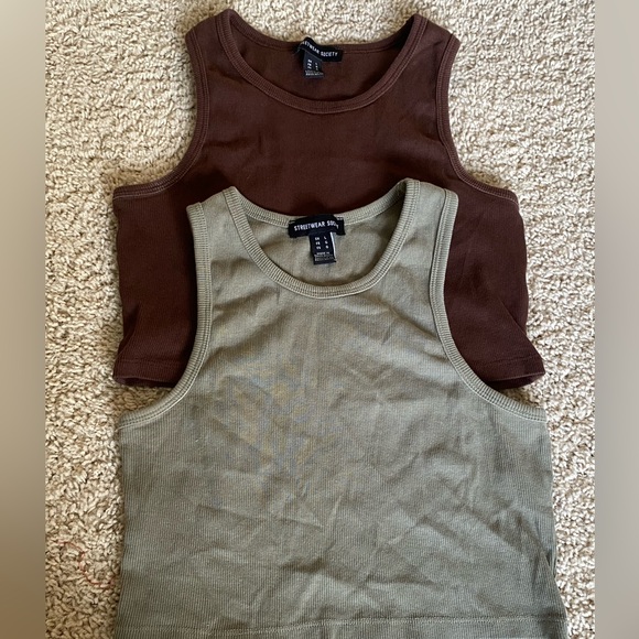 Woman’s medium-large clothing bundle - Picture 8 of 10